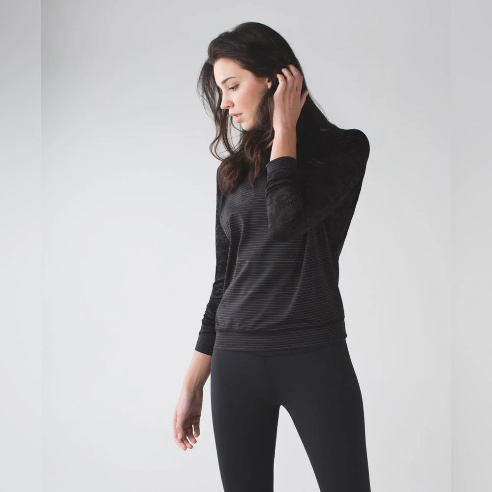 415-Lululemon Run For Days Long Sleeve
Black - Picture 1 of 11